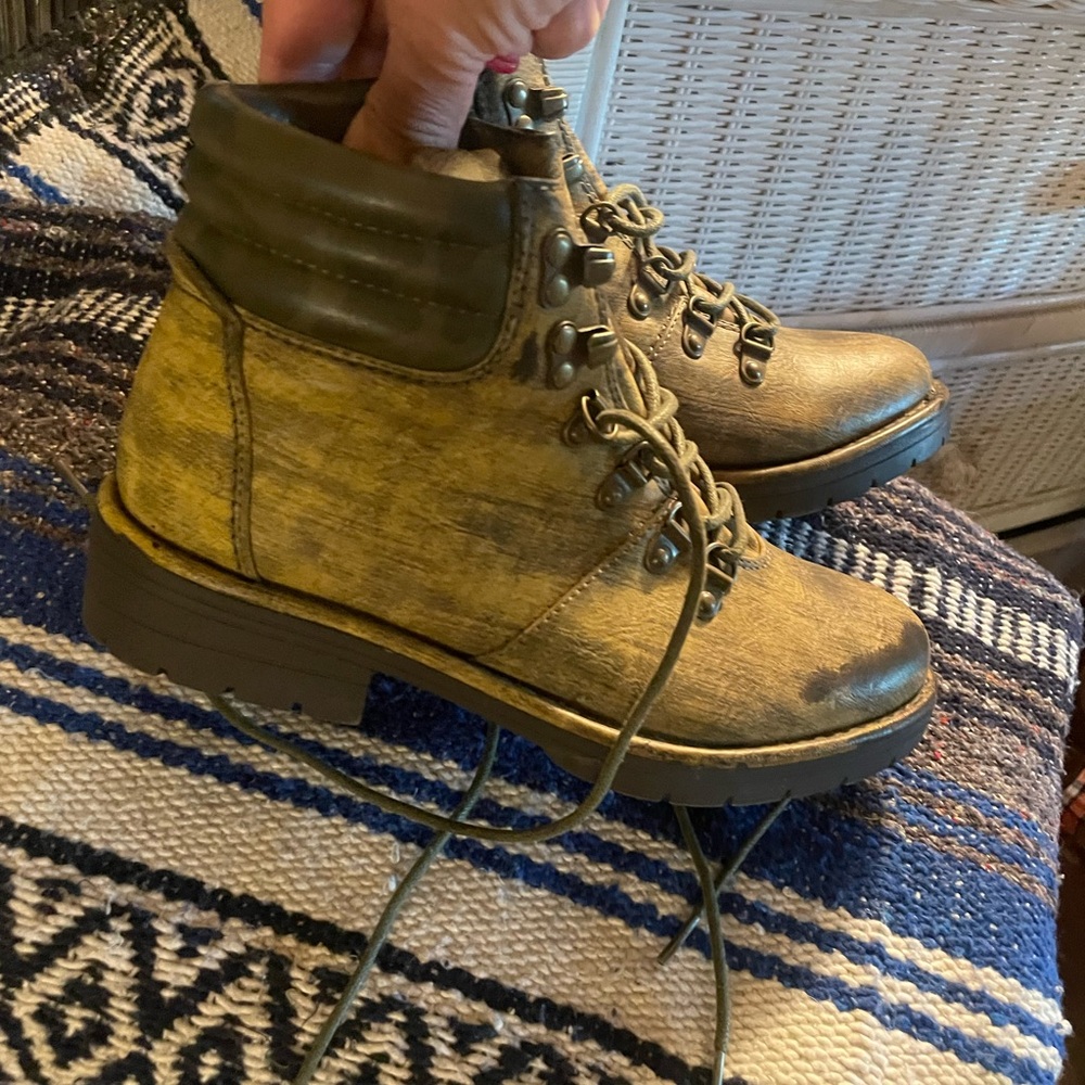 Seven Dials Green / Yellow Ankle Boots 6.5 NWOB